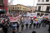 Aspecto de la protesta de locatarios de mercados públicos frente a la sede de la Asamblea Legislativa