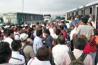 Previo a la ruptura de las negociaciones con el gobierno estatal, profesores de Morelos bloquearon durante dos horas la Autopista del Sol y la avenida Plan de Ayala, el viernes pasado en Cuernavaca, Morelos