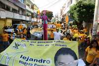 Candidatos perredistas y priístas de Guerrero aseguraron haber sido objeto de agresiones y amenazas de muerte. El 5 de octubre se llevarán a cabo elecciones de diputados locales y presidentes municipales en el estado. En la imagen, el cierre de campaña del candidato del PRD a la alcaldia de Chilpancingo, Alejandro Mendoza Pastrana, el domingo pasado