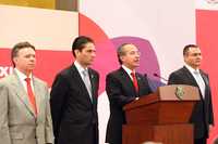 El presidente Felipe Calderón, acompañado del titular de la Procuraduría General de la República, Eduardo Medina Mora, y de los secretarios de Gobernación, Juan Camilo Mouriño, y de Seguridad Pública federal, Genaro García Luna, ayer al anunciar el envío de la Ley General del Sistema Nacional de Seguridad Pública a la Cámara de Diputados