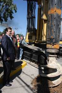 Marcelo Ebrard y Joge Arganis, secretario de Obras de la ciudad de Mexico, encabezaron la ceremonia