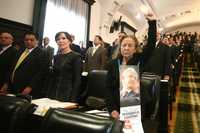 Protesta de la senadora Rosario Ibarra de Piedra, durante la ceremonia en el recinto de la calle Xicoténcatl