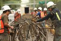 Hasta el momento ninguna de las más de 350 obras que lleva a cabo el gobierno capitalino ha reportado problemas por la crisis bursátil