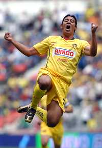 El americanista Alfredo Moreno se conviirtió en héroe y villano de su equipo al marcar un gol tempranero, pero luego se hizo expulsar