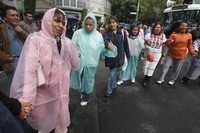 Maestros de la Coordinadora Nacional de Trabajadores de la Educación se manifestaron ayer frente a la casa de Elba Esther Gordillo en Polanco