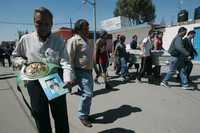 El féretro de Daniel Aguillón recorrió las calles de la colonia Jorge Jiménez Cantú