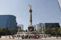 RECHAZAN ONG QUE SE CRIMINALICE LA PROTESTA SOCIAL Integrantes de organizaciones defensoras de los derechos humanos se manifestaron ayer frente al Ángel de la Independencia en rechazo "a la política gubernamental de criminalizar la protesta social". El argumento que plantean las autoridades, señalaron los activistas, es detener la inseguridad y violencia que imperan en todo el país