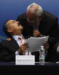 Los legisladores priístas Manlio Fabio Beltrones Rivera y Carlos Jiménez  Macías, durante la inauguración de la séptima reunión de la Comisión Parlamentaria Mixta México-Unión Europea, en la Cámara de Senadores  