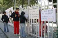 La comunidad de la Escuela Normal CREN Benito Juárez, de Pachuca, Hidalgo, realizó un paro de labores en apoyo al movimiento nacional de normales que se opone a la desaparición de dichas instituciones