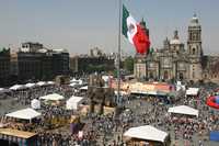 Aspecto de la ofrenda que ocupa la plancha del Zócalo