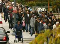 Fila para votar en una casilla de Washington ayer por la mañana