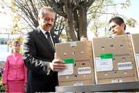 José Ángel Córdova, titular de la Secretaría de Salud, encabezó la ceremonia en que se dio salida a los primeros lotes de vacunas que fueron elaboradas por el Instituto Nacional de Virología