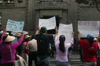 Maestros de la CNTE se manifestaron ayer frente a la Suprema Corte de Justicia de la Nación para exigir al máximo tribunal una declaración sobre la "incapacidad" de aplicar el Pensionissste