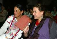 Jesusa Rodríguez y Carmen Beatriz López Portillo, ayer, durante el festejo por los 357 años de Sor Juana Inés de la Cruz