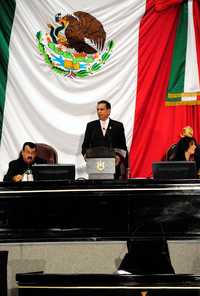 El gobernador de Veracruz, Fidel Herrera Beltrán, durante su cuarto informe en el Congreso del estado, donde dio a conocer las acciones de su administración, como la participación de los ayuntamientos en la bursatilización, del impuesto de la tenencia vehicular, así como su compromiso de no incrementar la deuda pública en los siguientes dos años