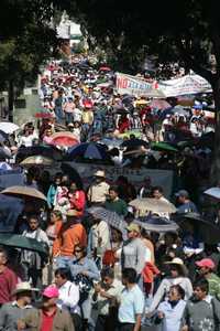 Más de 30 mil maestros opositores a la Alianza por la Calidad de la Educación marcharon ayer en Puebla