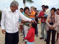 Andrés Manuel López Obrador durante su gira por Yucatán