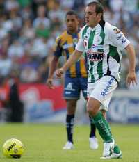 Cuauhtémoc Blanco tuvo destacada actuación en su debut con el Santos, que venció 3-1 al San Luis en el estadio Corona