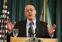 El secretario del Tesoro de Estados Unidos, Henry Paulson, ayer en conferencia de prensa