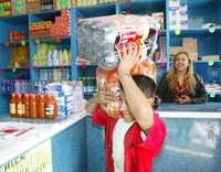 Las encuestas nacionales sobre nutrición revelan la relación entre el aumento en el consumo de refrescos y los niveles de sobrepeso y obesidad en el país. Imagen de archivo