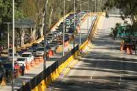 Como anticipó el jefe de Gobierno, Marcelo Ebrard Casaubon, el pasado viernes, al inaugurar el puente de Río      Churubusco y la avenida México-Coyoacán, primero del proyecto integral de rehabilitación del Circuito Interior, ayer se cerraron las laterales en este mismo cruce para continuar ahora con los trabajos de sustitución de asfalto por      concreto hidráulico, los cuales ya se terminaron en los carriles centrales, por donde la circulación es continua