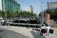 La glorieta del Ángel de la Independencia se encuentra cerrada, debido a los preparativos para el festival de fin de año organizado por el Gobierno del Distrito Federal