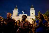 Celebración en la plaza de Santiago de Cuba ayer, al cumplirse 50 años del triunfo de la revolución encabezada por Fidel Castro