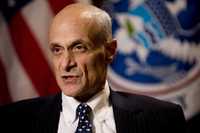 Michael Chertoff, secretario de seguridad interna de Estados Unidos, durante una entrevista con la Associated Press, el 7 de enero