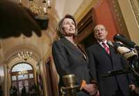 Felipe Calderón y la presidenta de la Cámara de Representantes, Nancy Pelosi, durante una conferencia de prensa en Washington