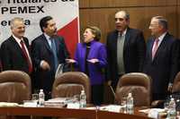 Los senadores Francisco Labastida, Rubén Camarillo, la titular de Energía, Georgina Kessel, el legislador Pablo Gómez y el director de Pemex, Jesús Reyes Heroles, durante la comparecencia de los funcionarios