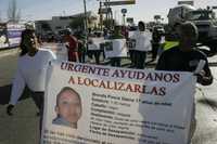 Aspecto de la marcha promovida por la organización Nuestras Hijas de Regreso a Casa, a la que se unieron otras ONG, efectuada ayer en Ciudad Juárez