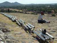 Este sábado, visitantes observaron las estructuras y luminarias instaladas en la pirámide del Sol