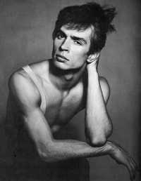 Unos meses antes de morir, Nureyev, en imagen tomada de Internet, fue nombrado Caballero de la Orden de las Artes y las Letras, el mayor trofeo cultural de Francia