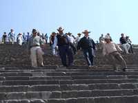 Visita de diputados locales, ayer, a la zona prehispánica