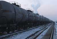 Tanques que transportan petróleo en el campo Daquing de PetroChina, en la provincia de Heilongjiang