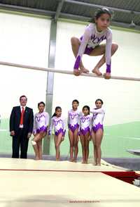 El jefe de Gobierno del Distrito Federal, Marcelo Ebrard, ayer al inaugurar los gimnasios en el deportivo Hermanos Galeana