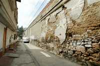 Las calles y la biblioteca del barrio La Fama, uno de los más tradicionales de Tlalpan, lucen descuidadas y abandonadas, sin que las autoridades de la demarcación tomen cartas en el asunto