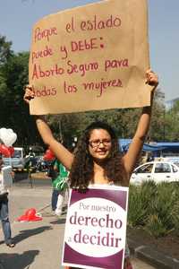 Protesta de integrantes de Amnistía Internacional y otras agrupaciones por la modificación que hizo la Ssa a la NOM 046